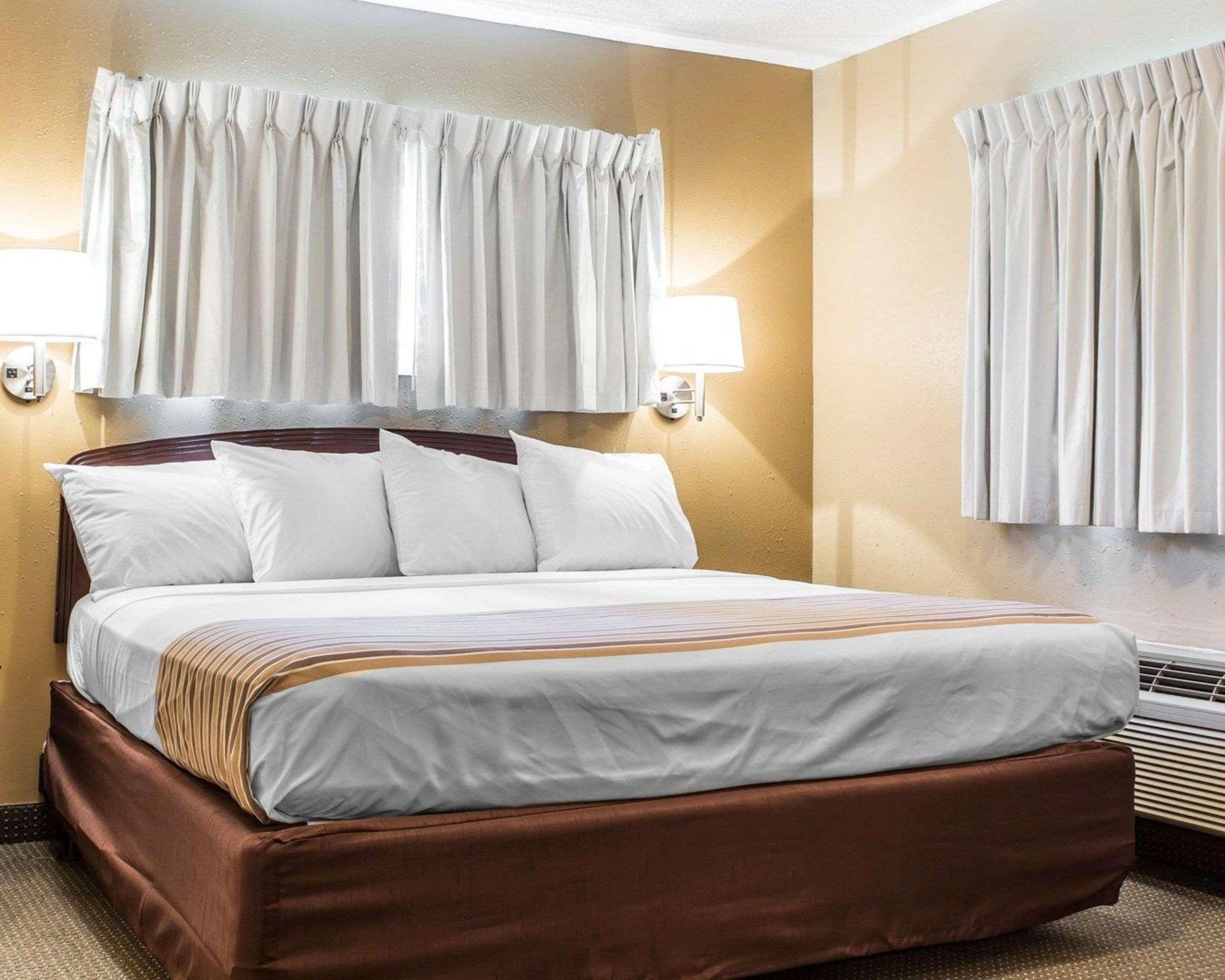 EFFICIENCY, KING BED