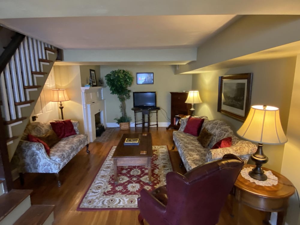 The Inn at Lincoln Square 21/40