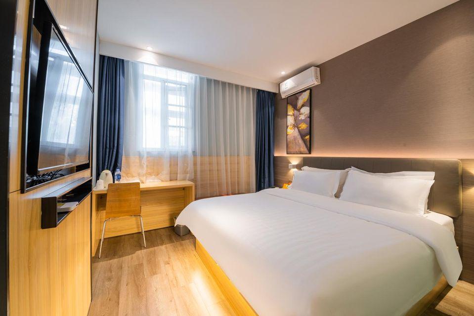 Boutique, Queen Bed
