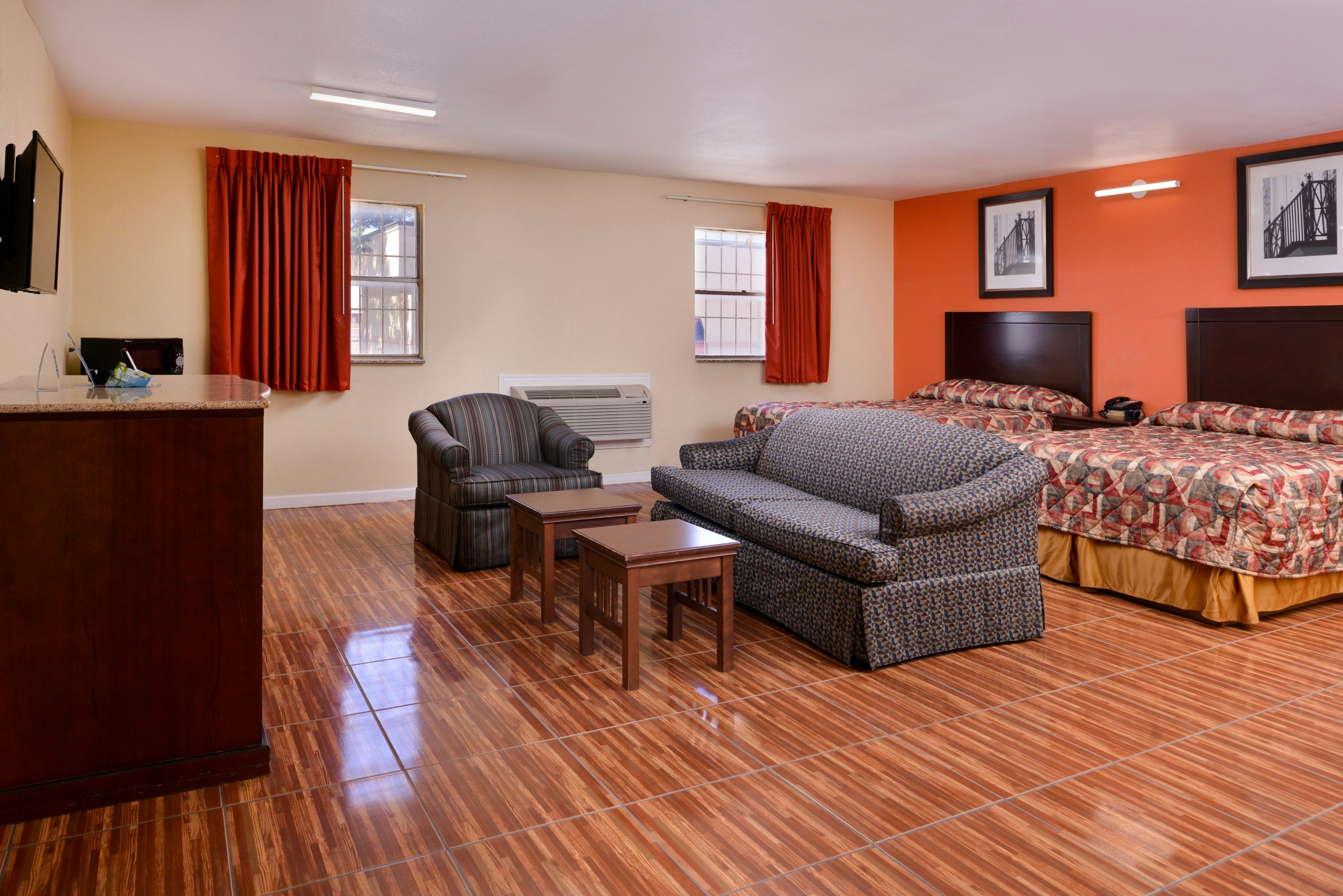 Scottish Inns & Suites 31/46