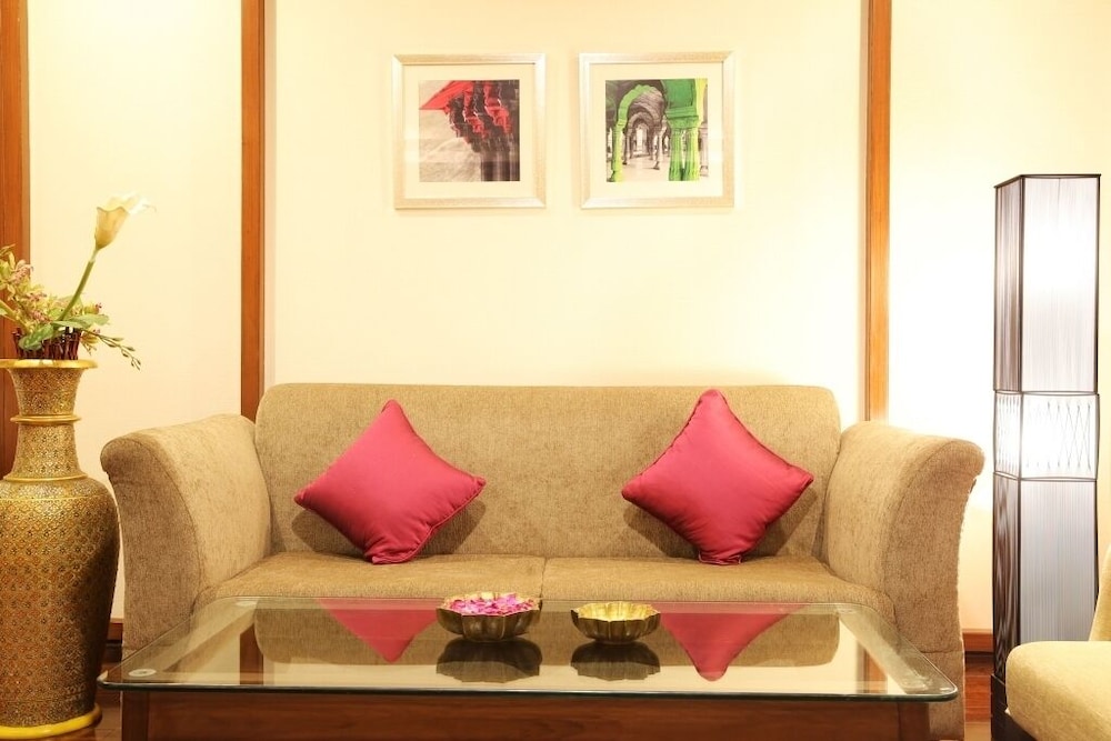 GOLDEN TULIP JAIPUR 27/50