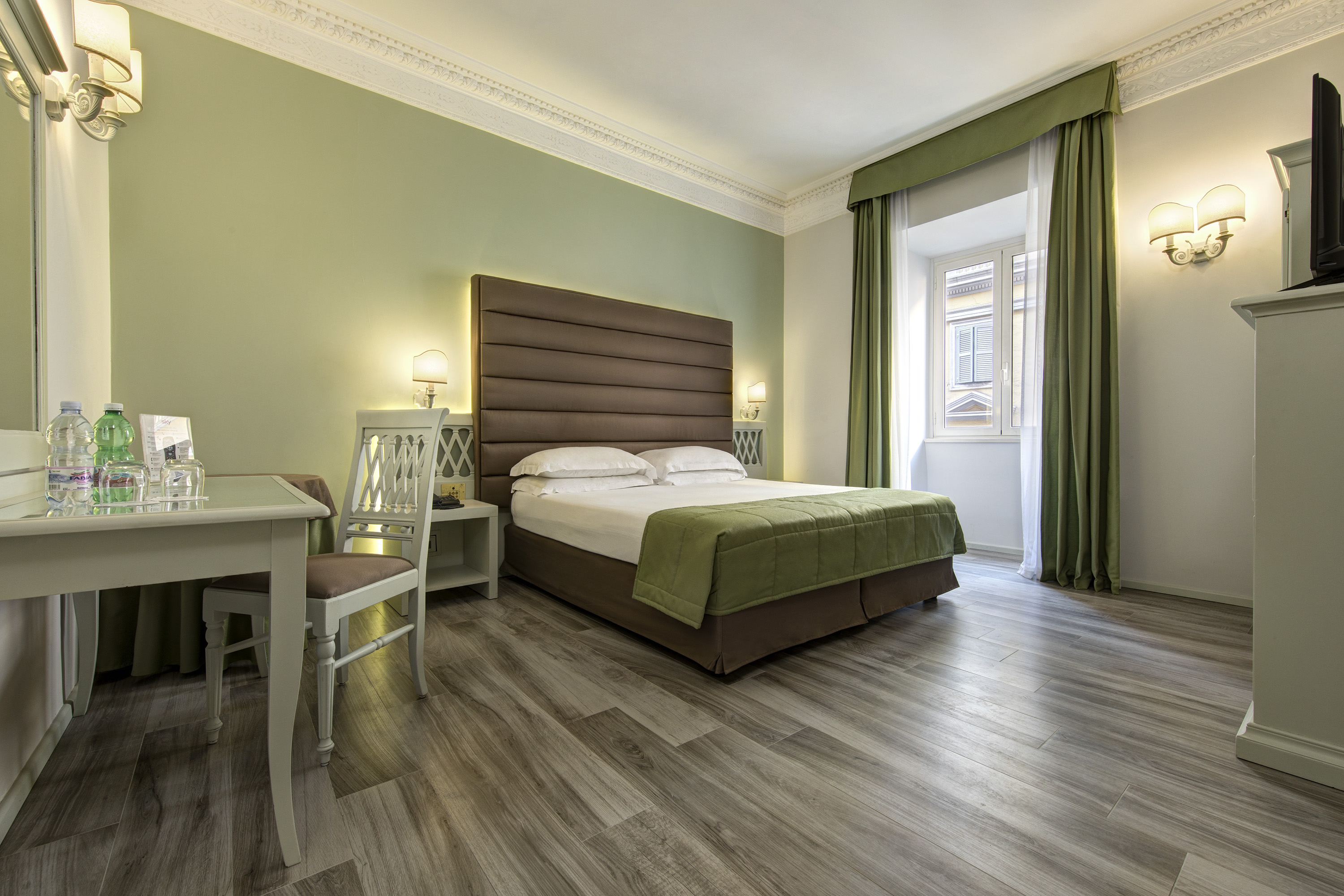 BAILEYS HOTEL 16/38