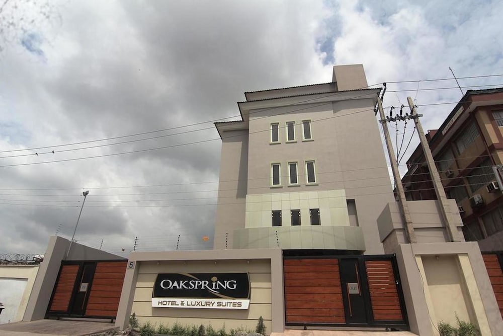 Oakspring Hotel &amp; Luxury Suites 1/50
