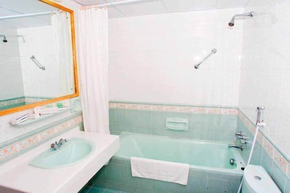 Safeer Hotel Suites 27/29