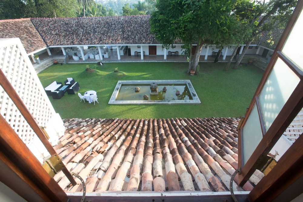 Tamarind Hill 65/66