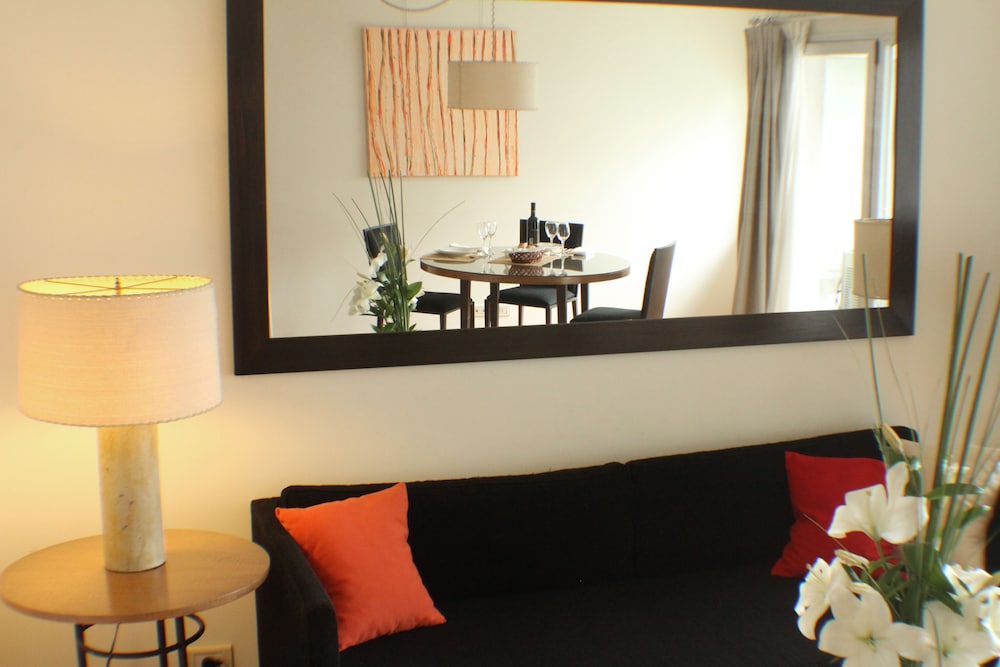 ART SUITES 6/51