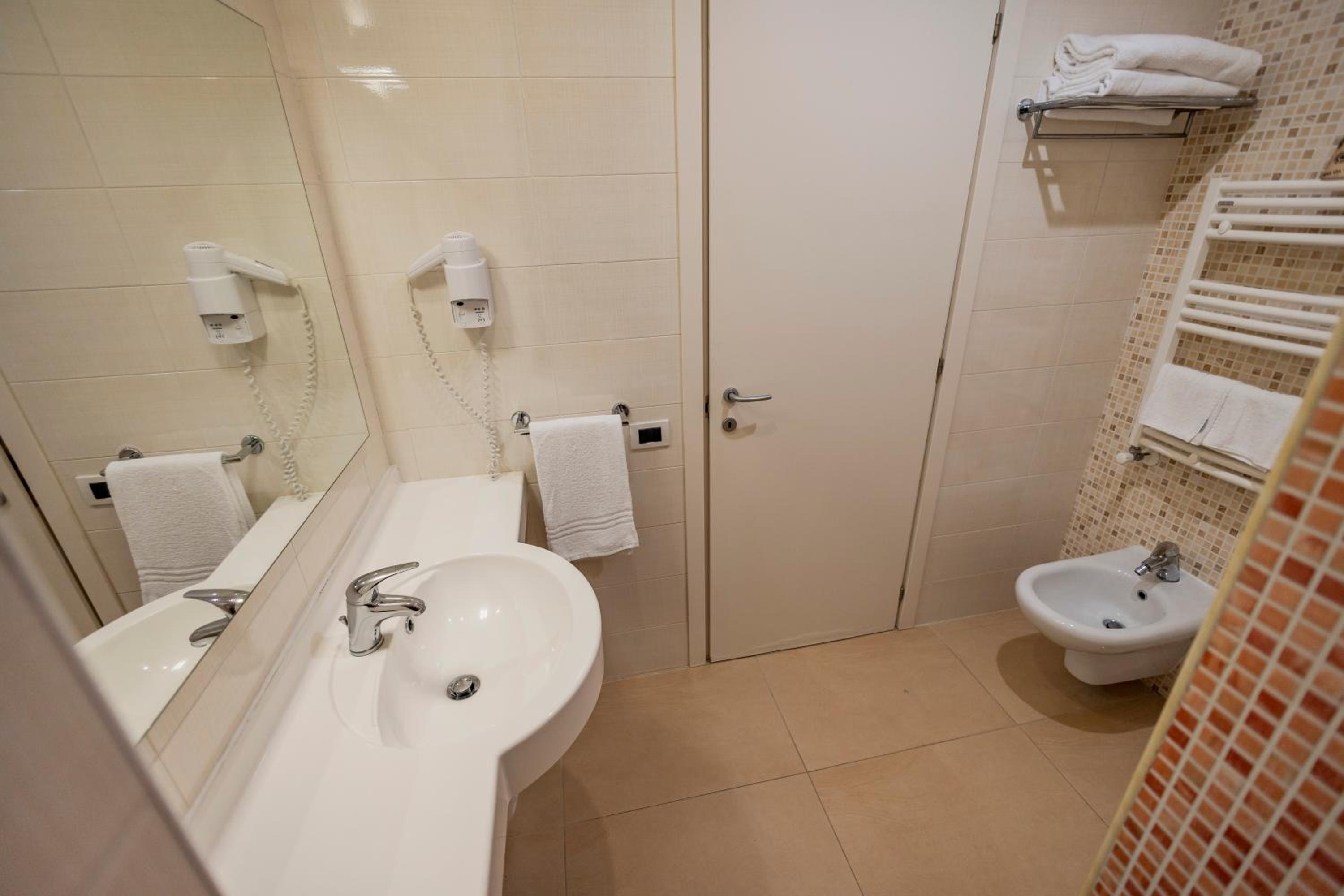 جناح جونيور بشرفة، Prince Franklyn Hotel 10/10