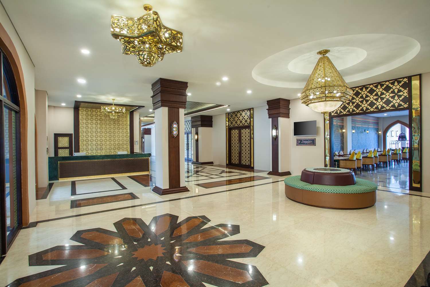 Alhambra Hotel & Convention 4/9