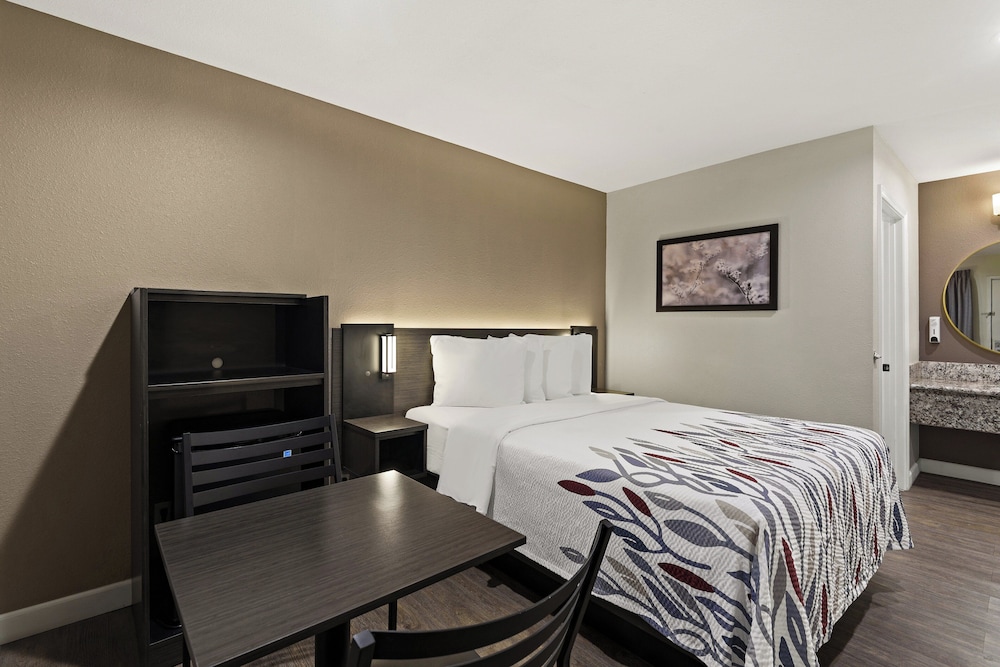 Non-Smoking Standard One Queen Bed (microfridge)