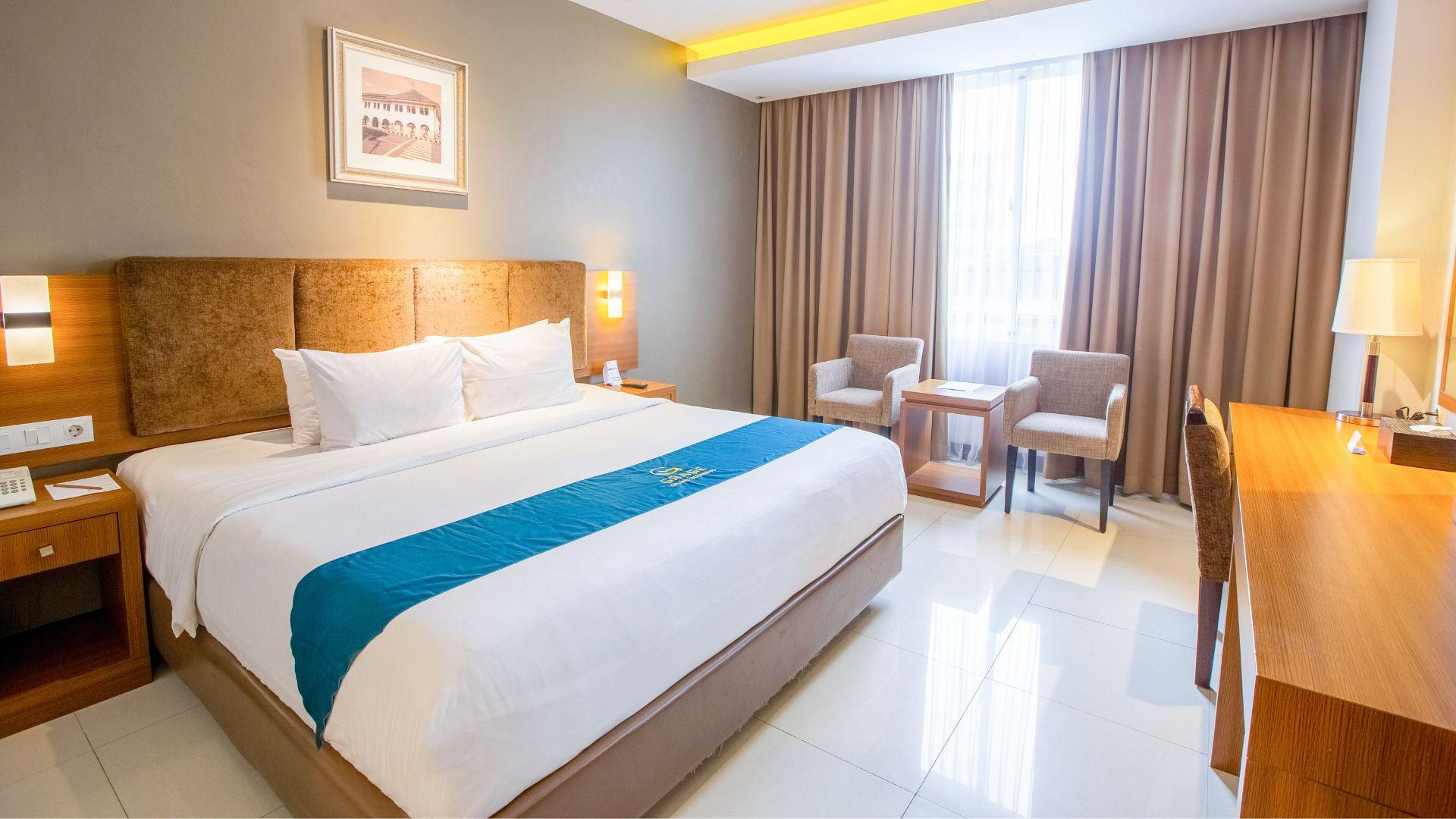 Silver, Deluxe, King Bed