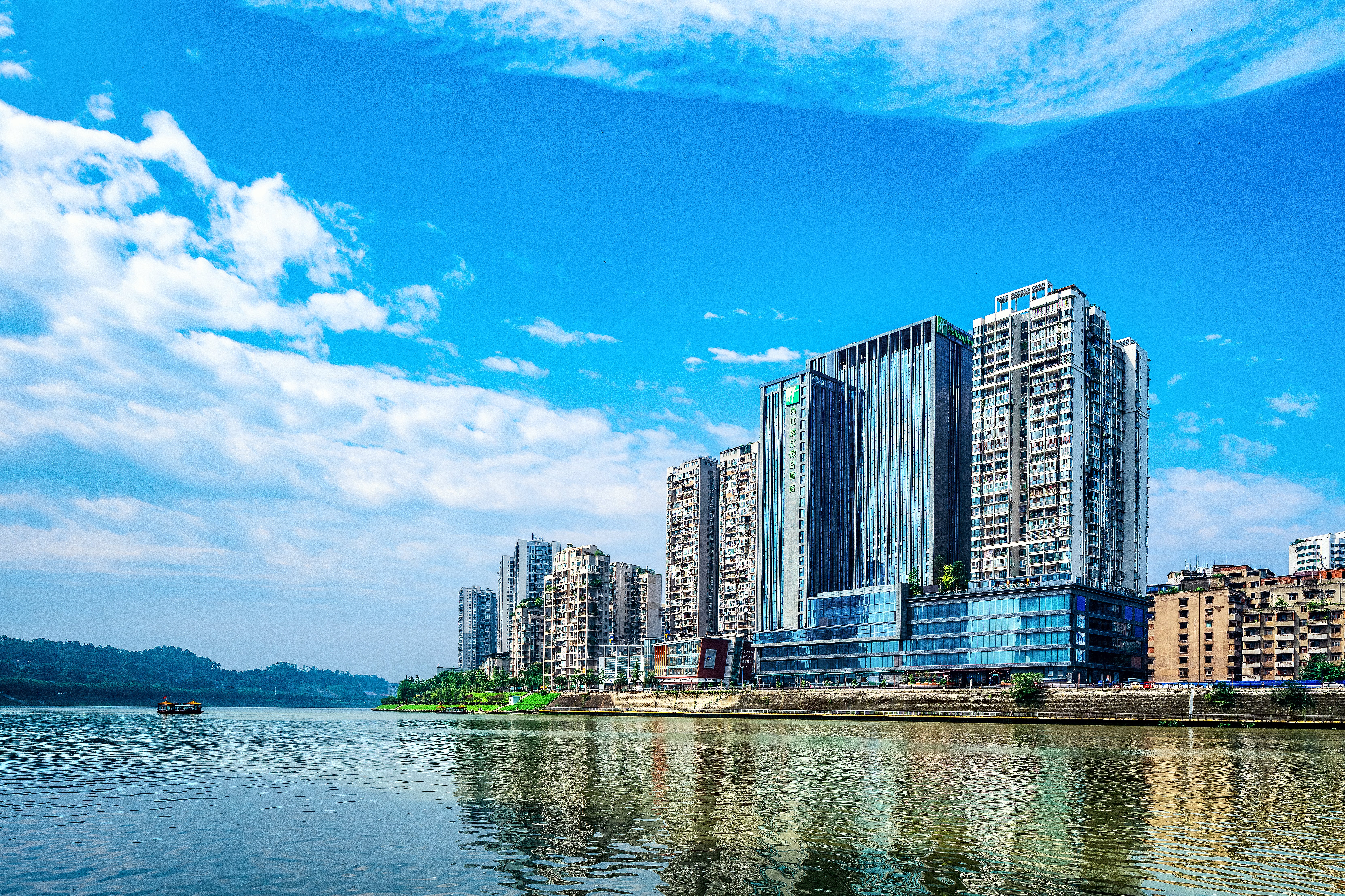 Holiday Inn Neijiang Riverside 76/81