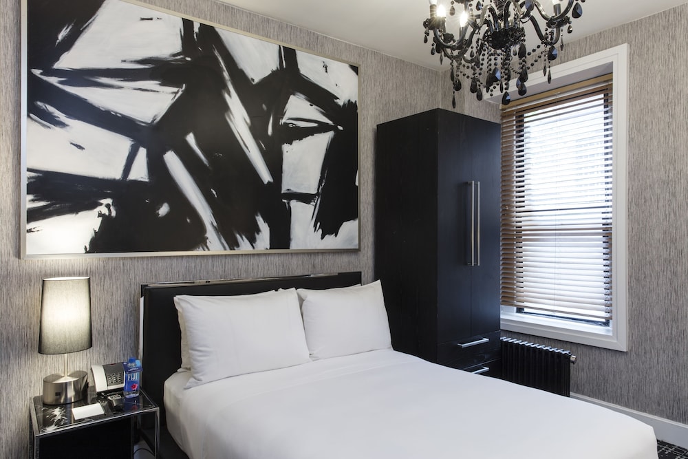 The Square Hotel 23/50