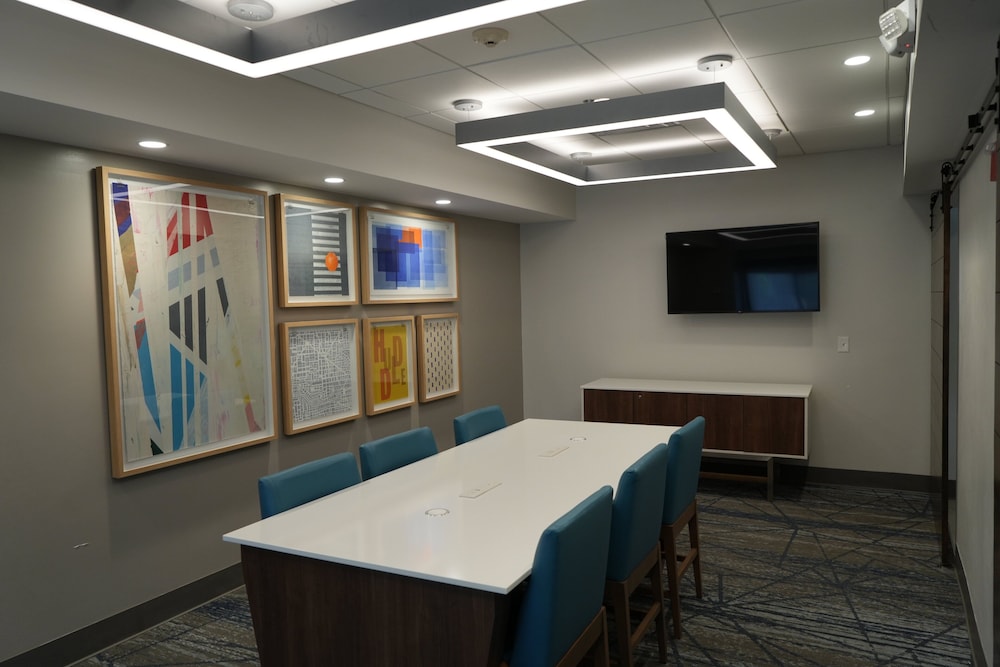 Holiday Inn Express Hotel and Suites Jackson - Flowood 66/71