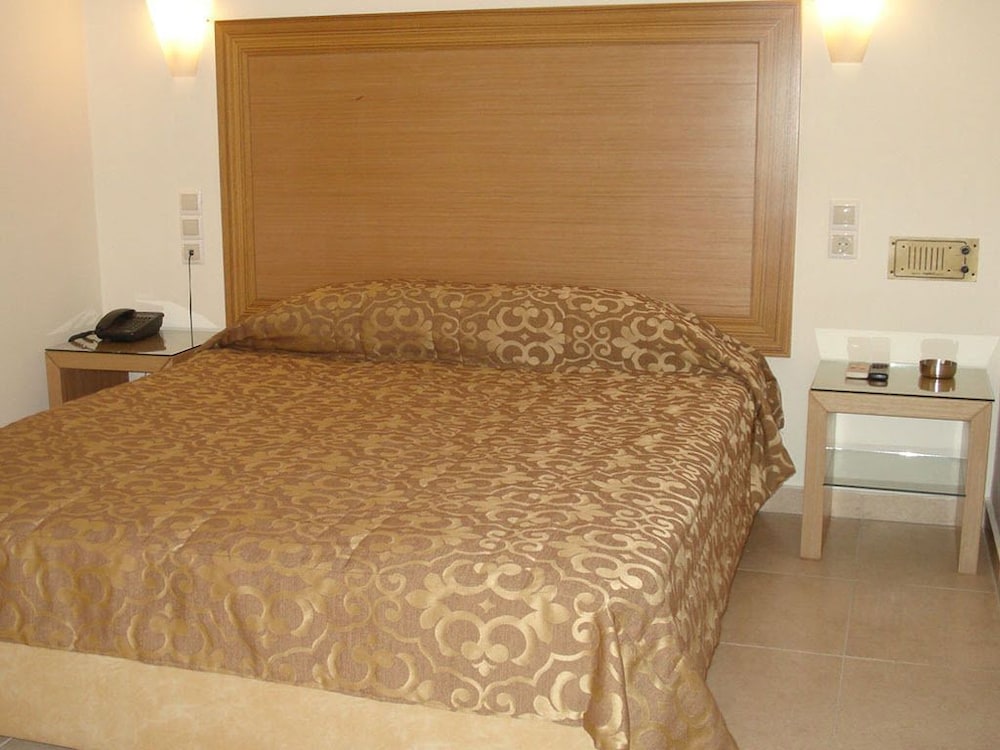 Itanos Hotel 7/25
