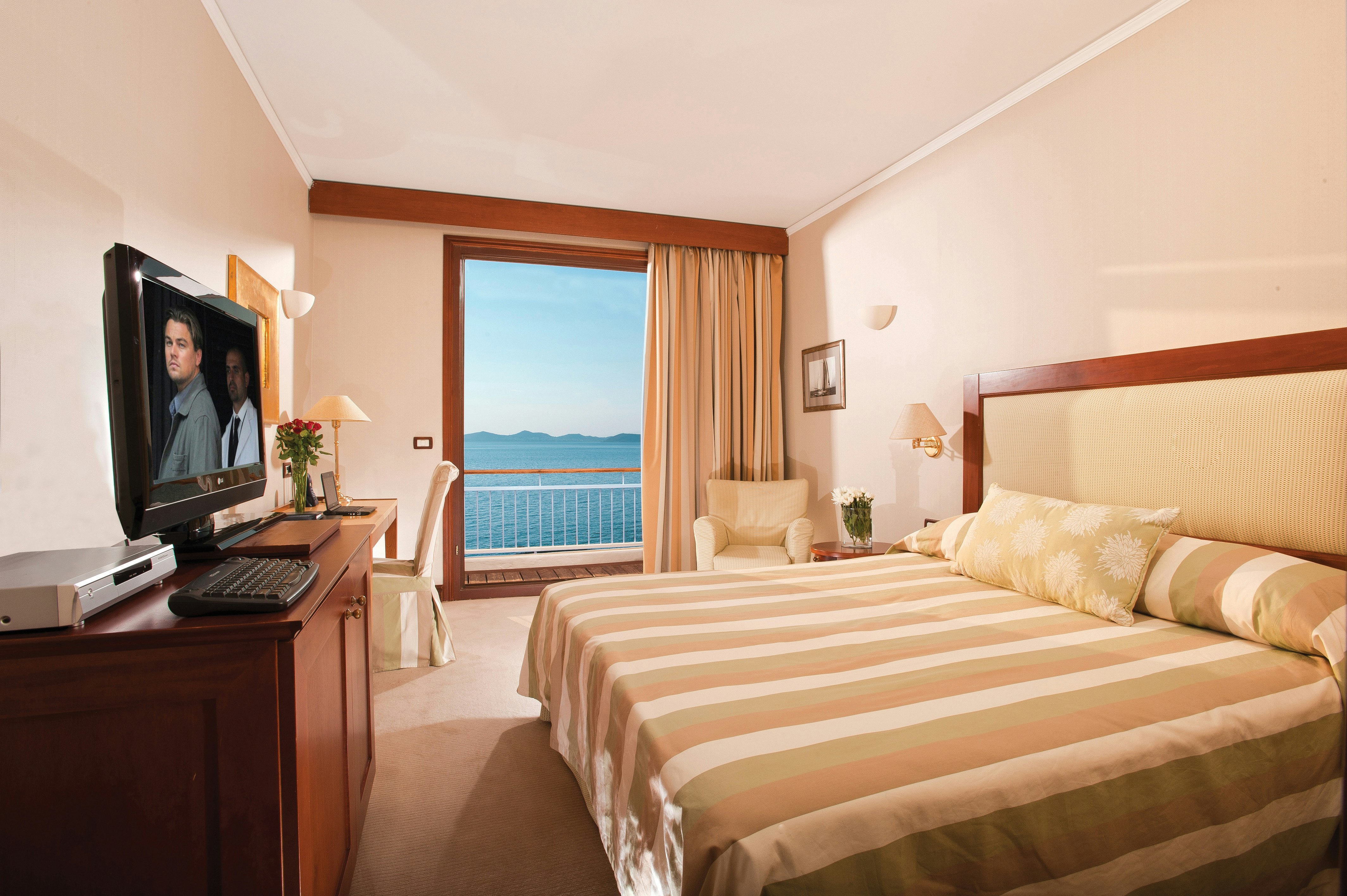 Grand Resort Lagonissi Hotel 12/50