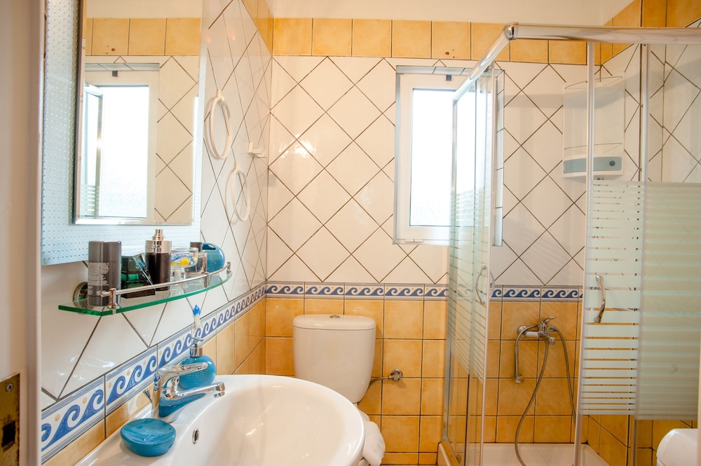Stamatakis Boutique Studios 48/50
