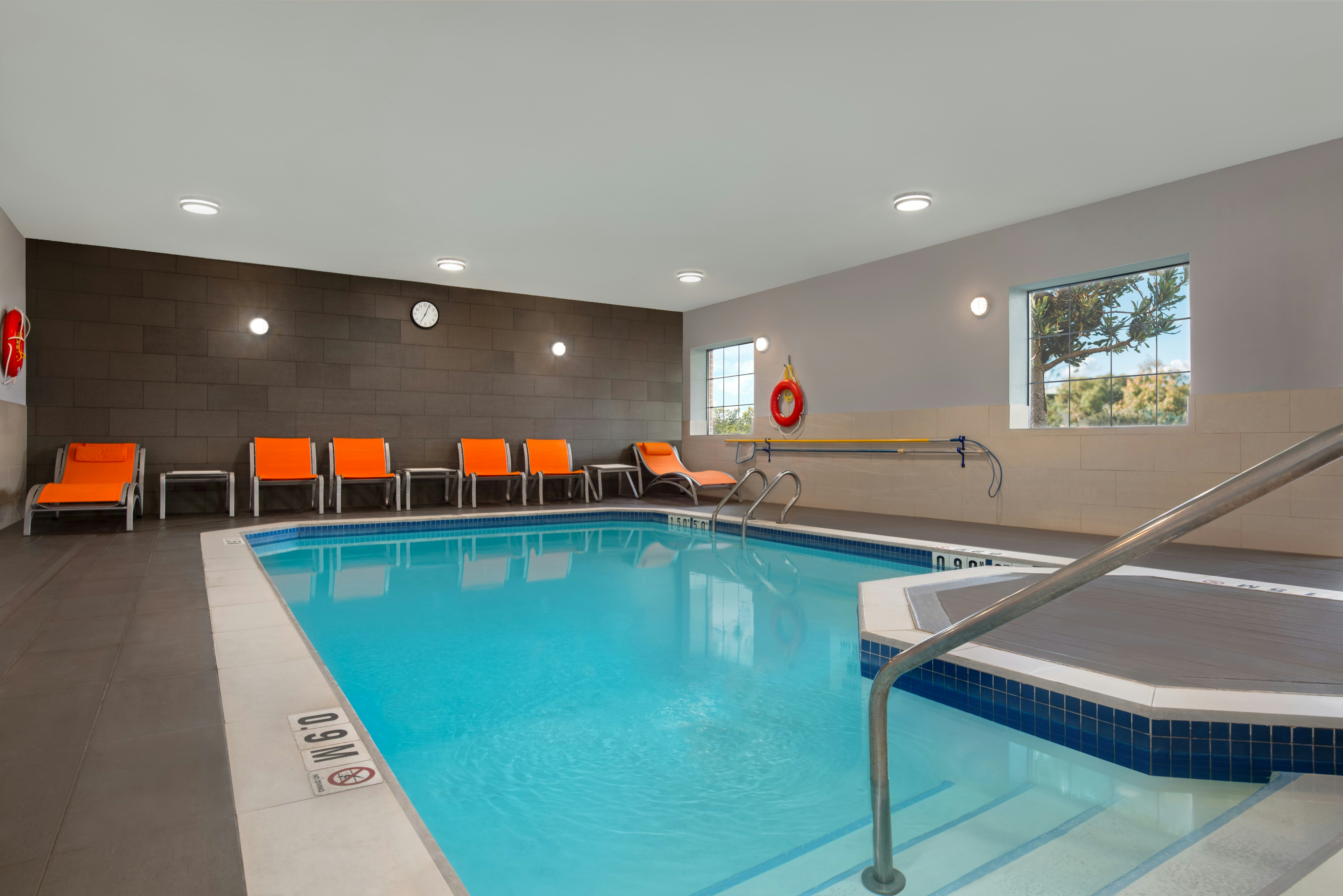 Holiday Inn Express Barrie 36/75