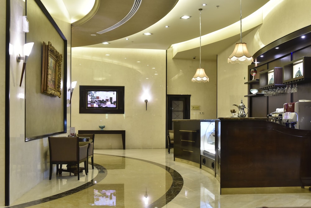 Awaliv International Hotel 8/68
