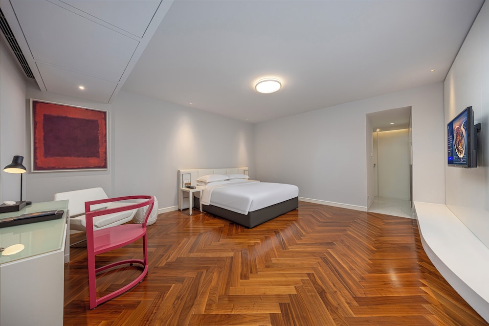 SUPERIOR, KING BED