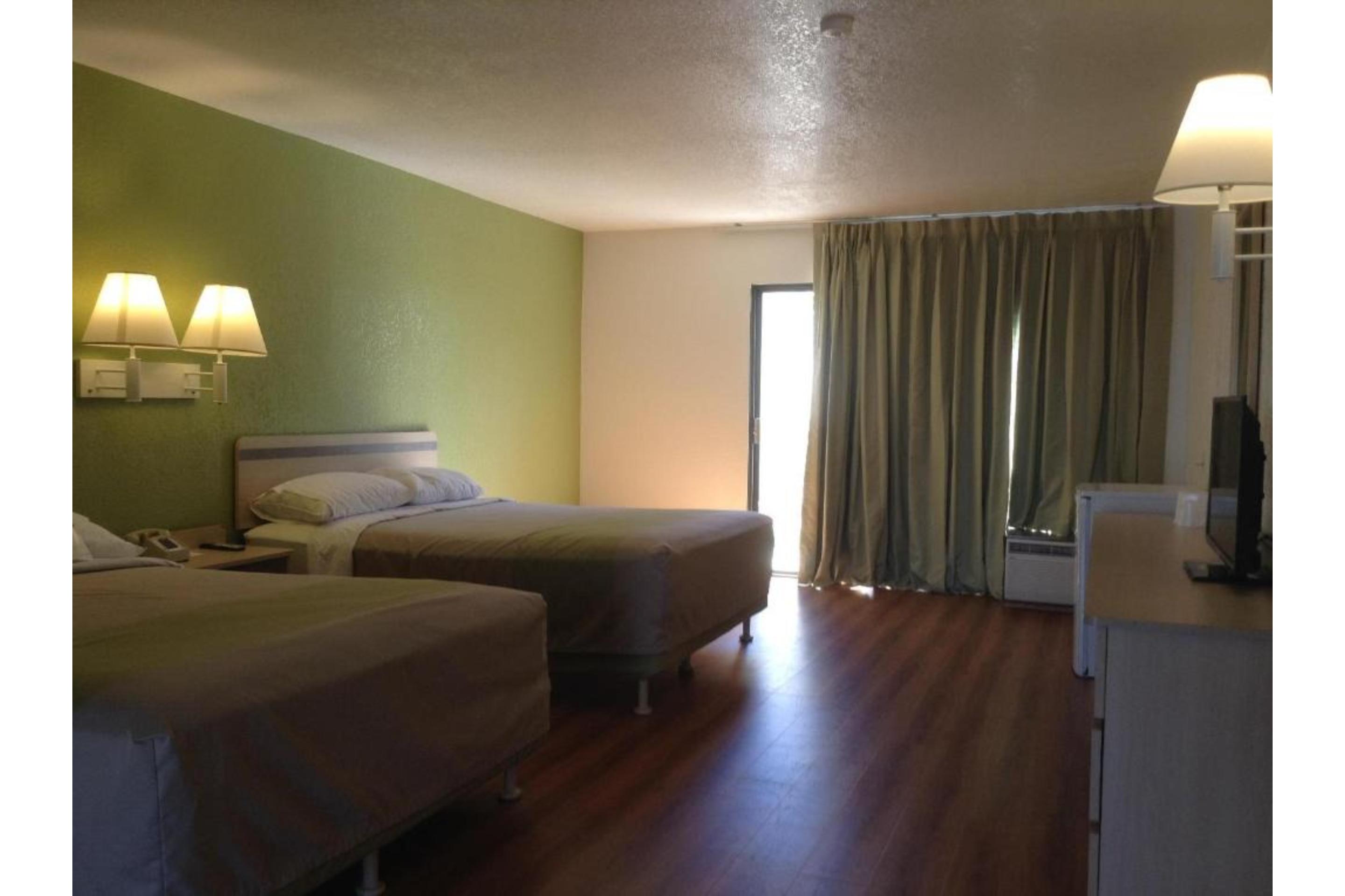 Motel6 Hemet, CA 7/16
