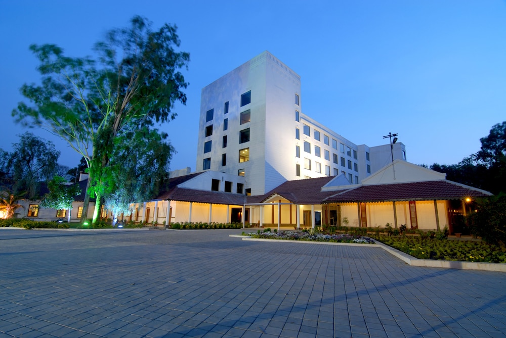 Chanakya Bnr Hotel 2/27