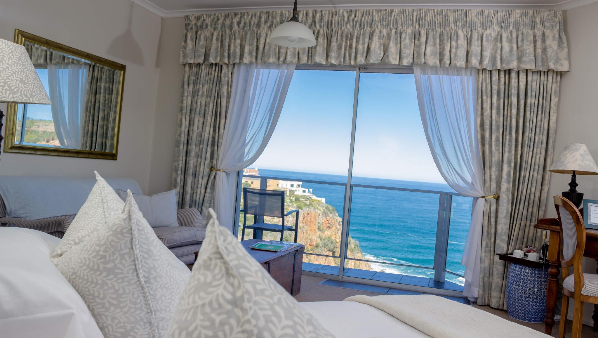 Suite, King Bed, Lagoon and Ocean View
