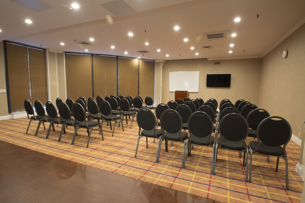 Adria Hotel And Conference Center 47/57