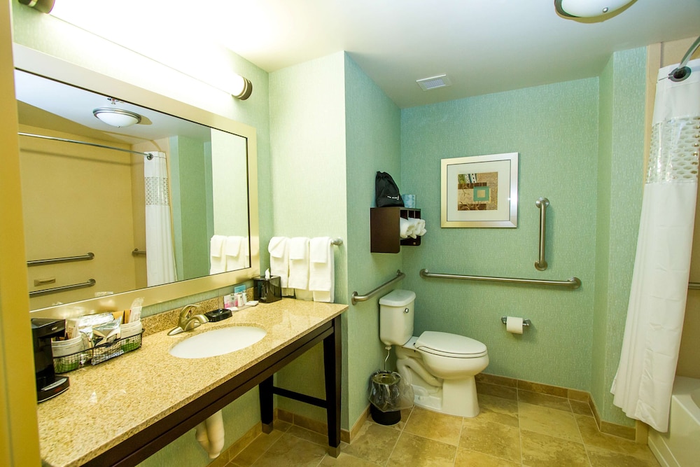 Hampton Inn Fayetteville 30/62