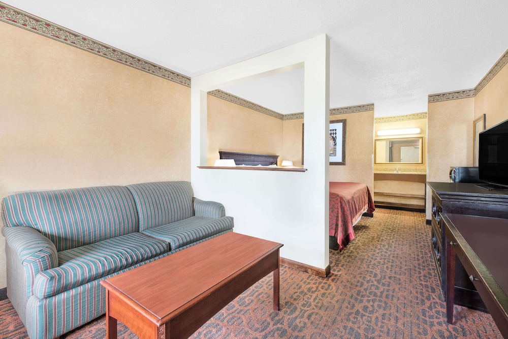 Days Inn And Suites By Wyndham York 15/28
