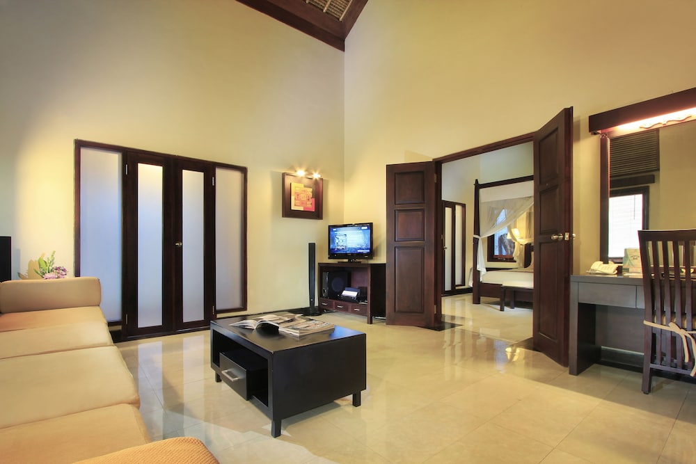 The Lagoon Bali Pool Hotel and Suites 31/50