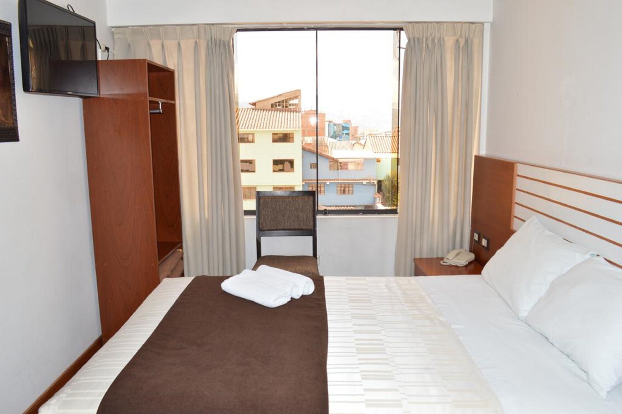 ROOM, SINGLE