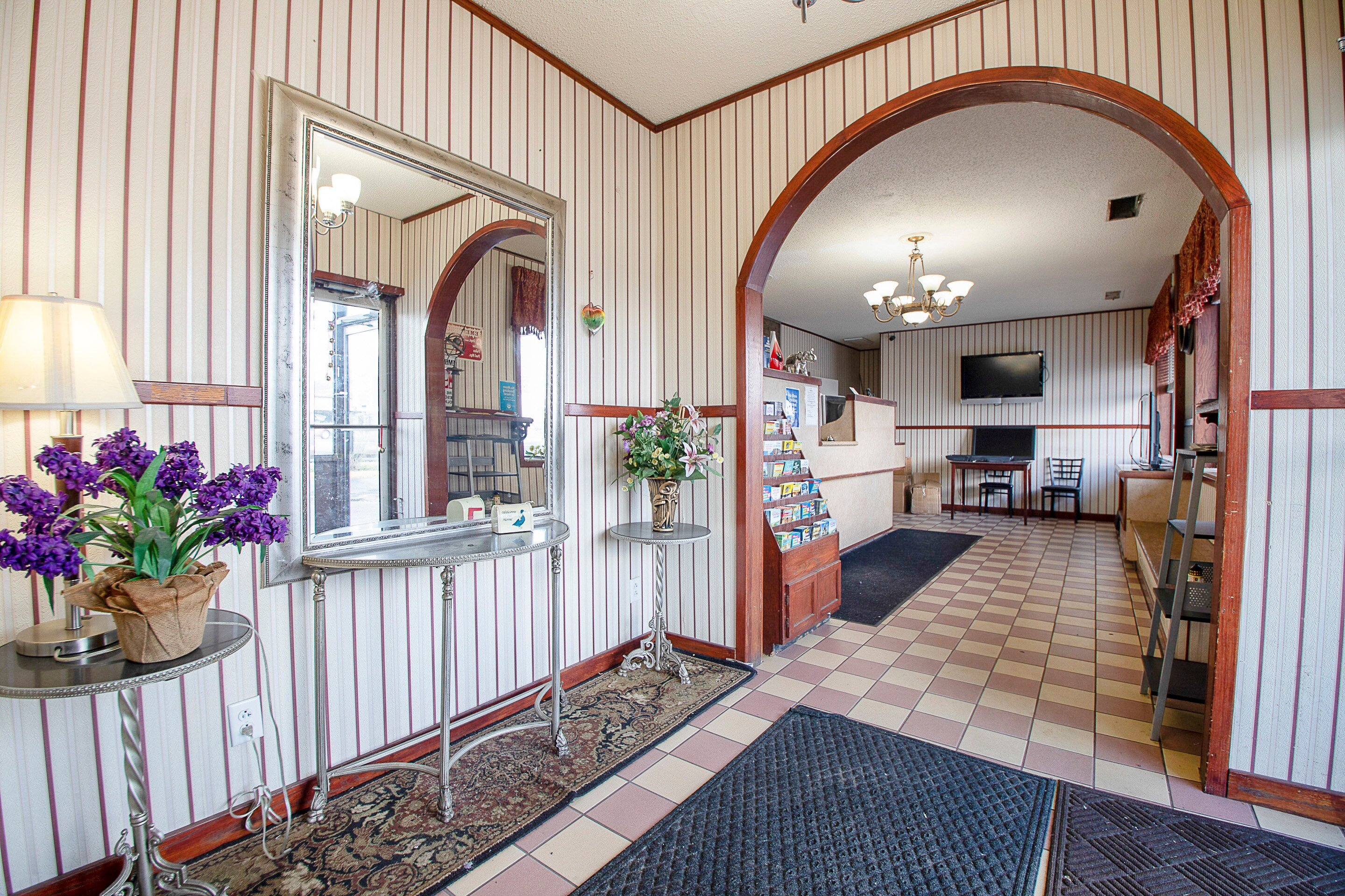 Lobby at Hotel O Daylight Inn Elkhart I-90, IN, ELKHART - IN