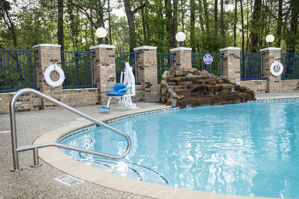 Holiday Inn Express Hotel and Suites Lufkin South