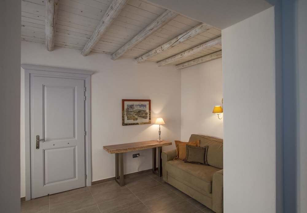 Miland Suites 30/74