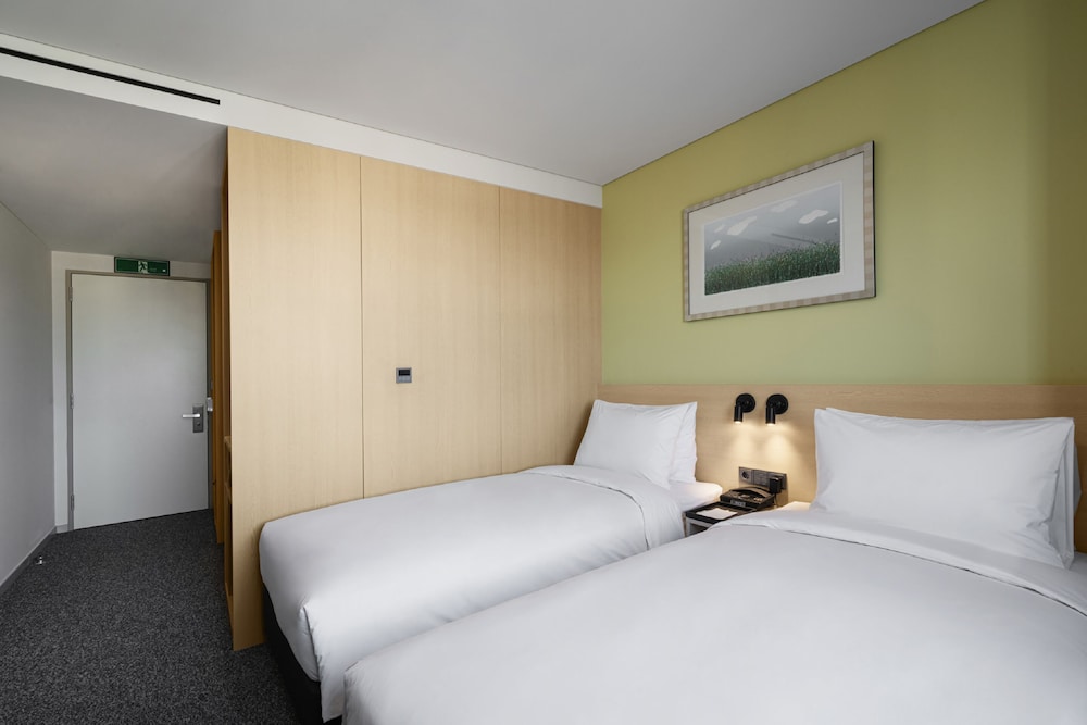 DELUXE, TWIN BEDS, PARK VIEW