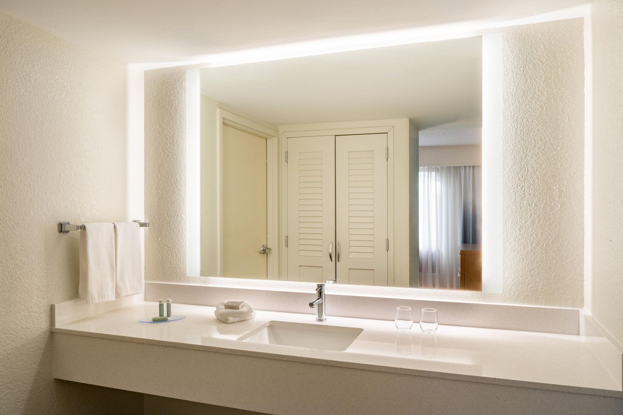 Room, Multiple Beds, Balcony، Courtyard By Marriott Naples 2/6
