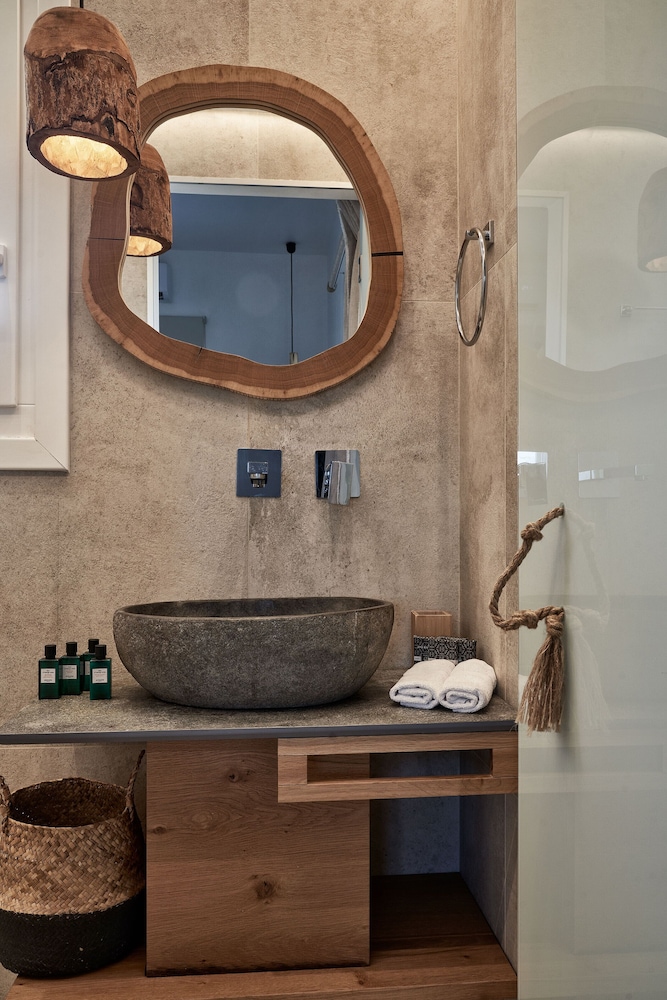 Volcano Luxury Suites Milos 47/50