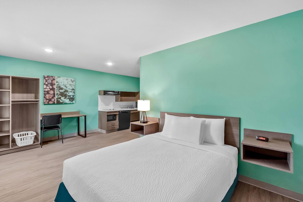 ECHO Suites Extended Stay by Wyndham Sterling 20/41