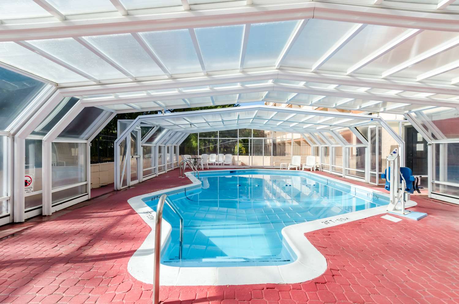 Quality Inn West Springfield 32/48