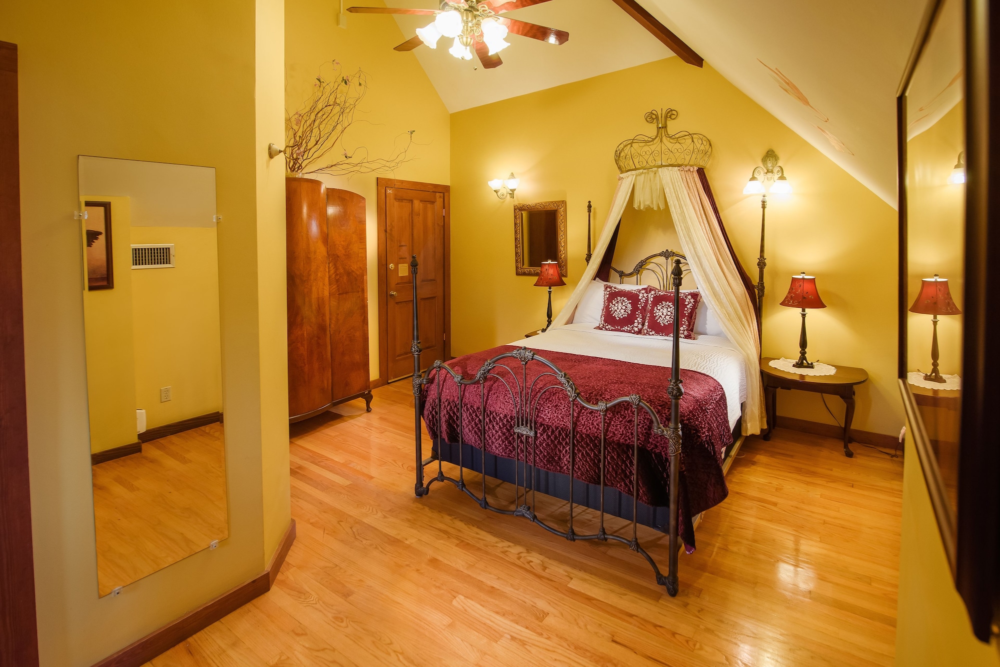 Suite, House, Queen Bed
