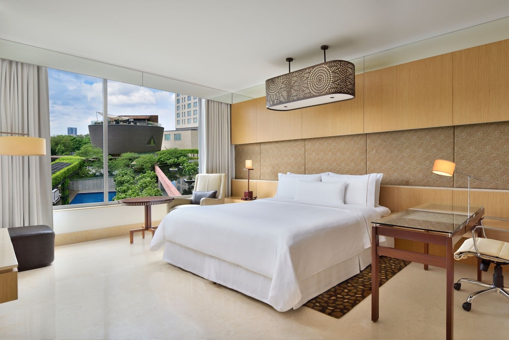 Room, King Bed, Pool View