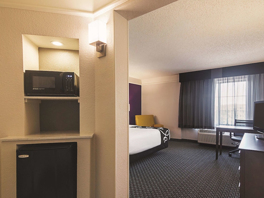 La Quinta Inn Suites Oklahoma City Nw Expwy 34/47