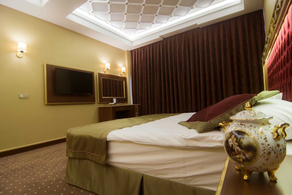 MB DELUXE HOTEL 30/59