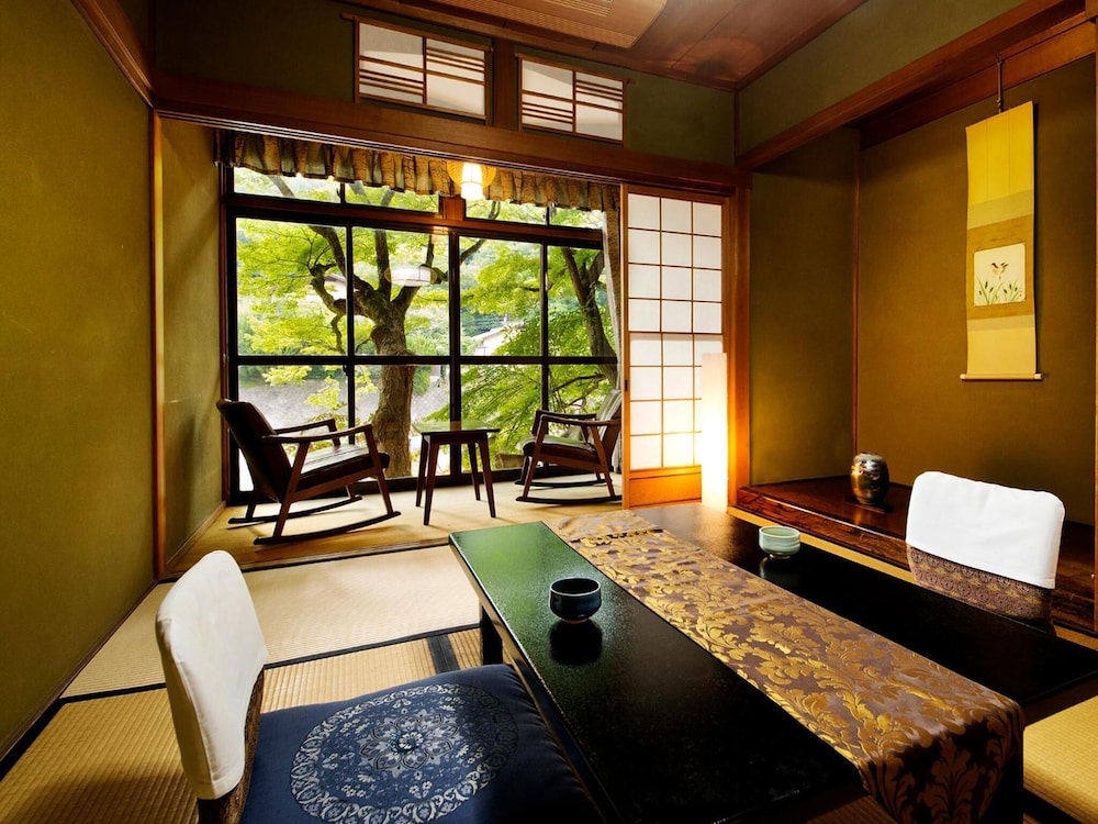 Heihachi Tea House Inn 28/40