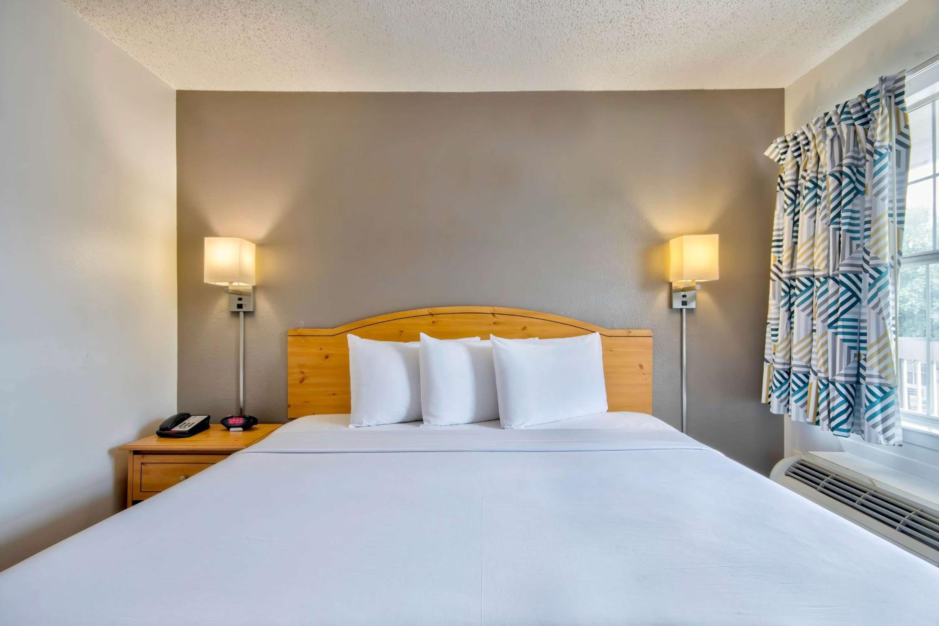 ROOM, KING BED, ACCESSIBLE