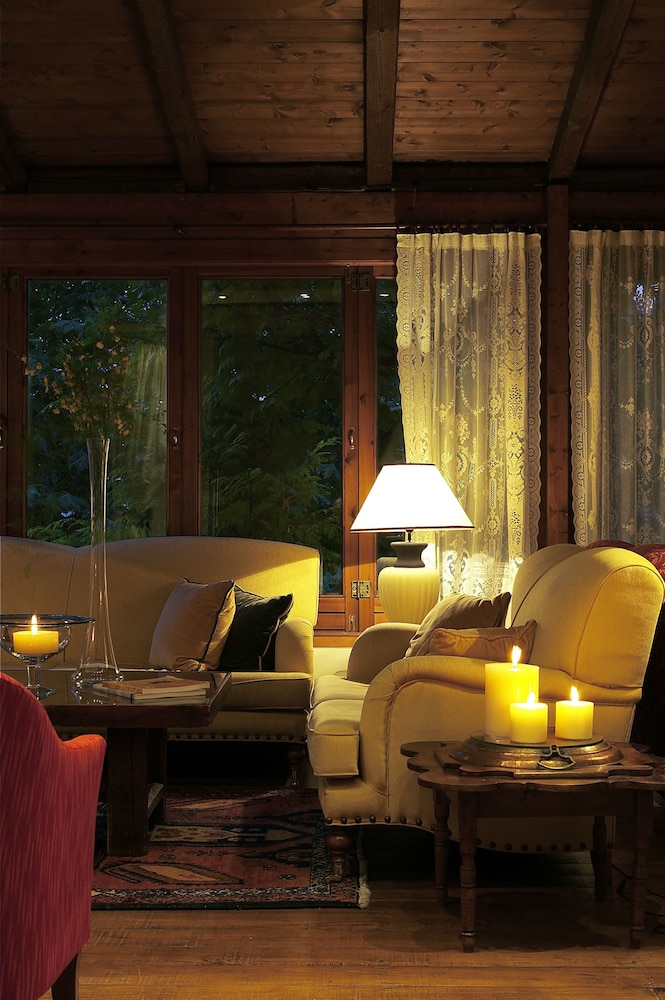 Country Club Hotel & Suites 27/75