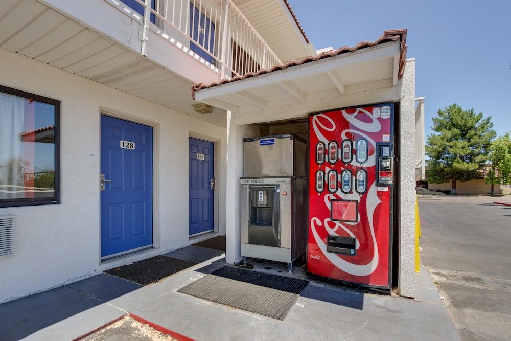 Motel6 Tempe, AZ - Broadway - ASU 48/63