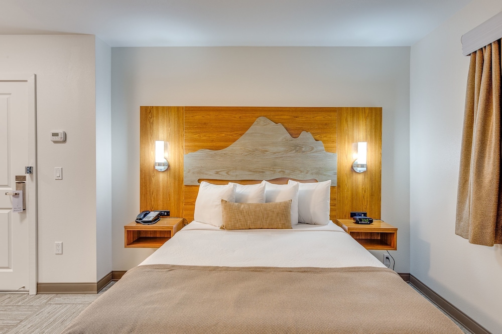 Marshall Suites Bainbridge Island, SureStay Collection by BW 9/34
