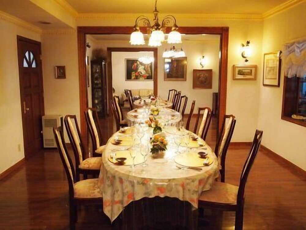 Petit Hotel Corinthian 29/31
