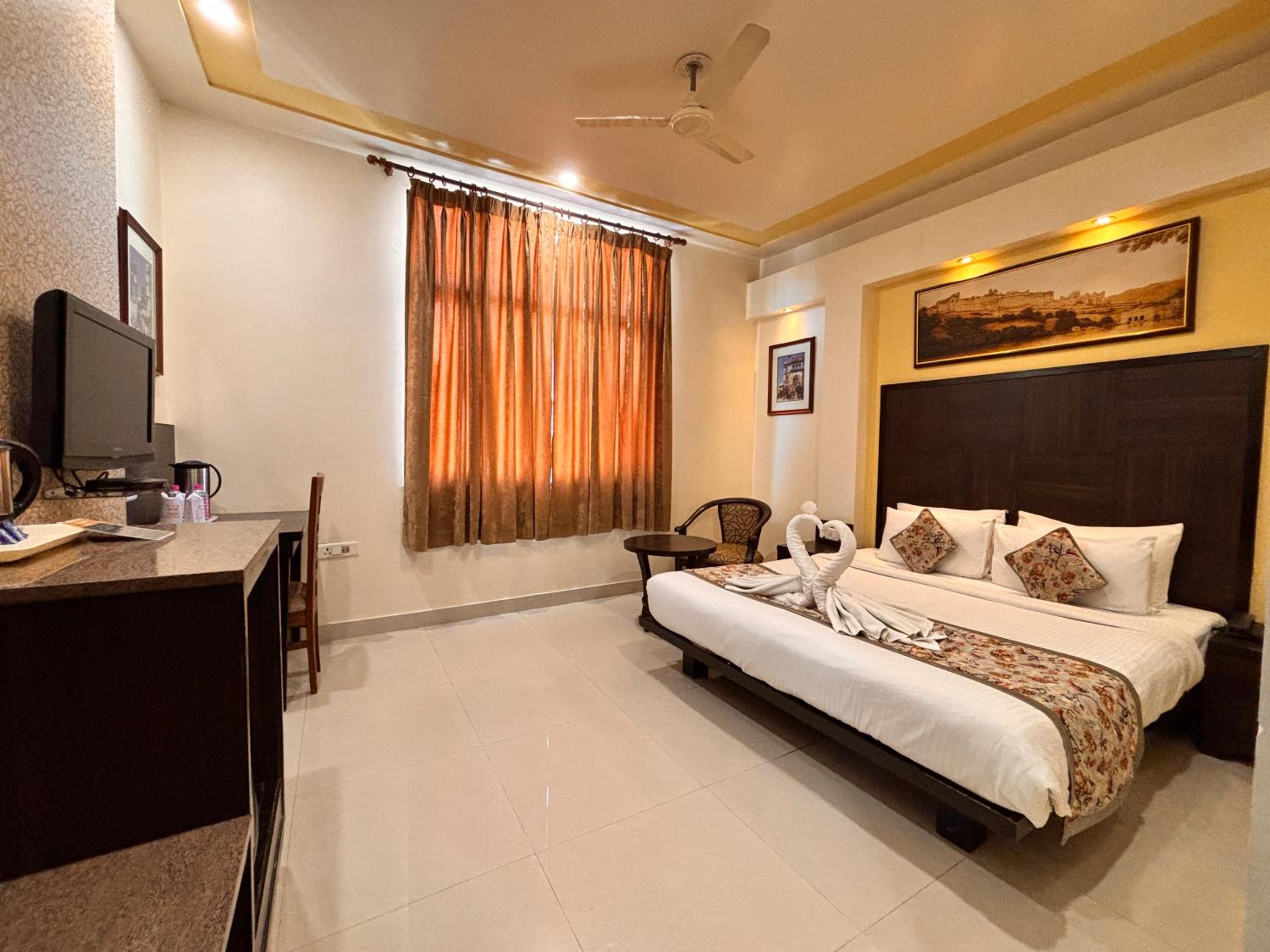 Super, Deluxe, Double Bed